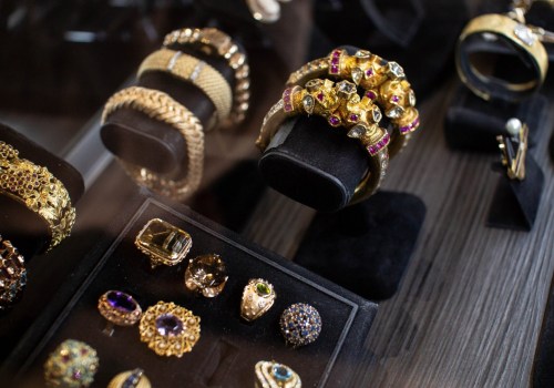 Should You Buy Jewelry from a Jewelry Store or Online? - A Comprehensive Guide